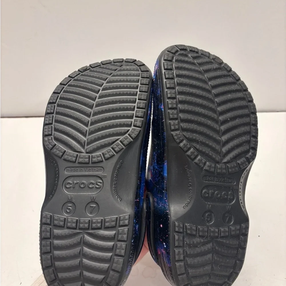 Crocs Men's and Women's Unisex Baya Lined Clogs   Men’s size 5, women’s size 7